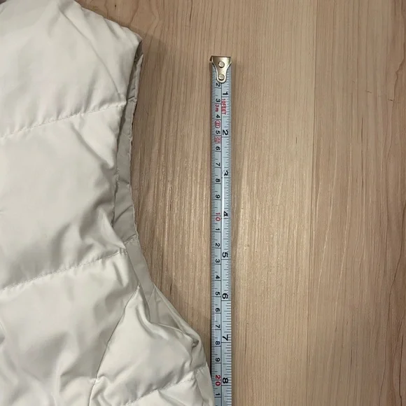 The North Face Women's White Quilted Puffer Vest - Picture 8 of 13